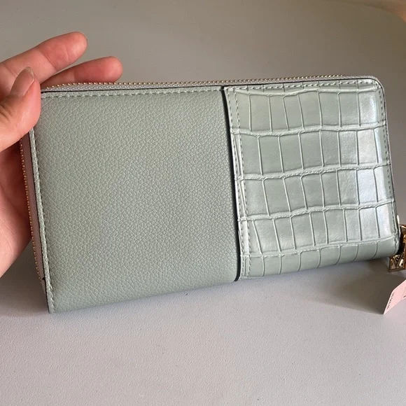 Victoria’s secret the victoria palm croc wallet mint green NWT clutch - Picture 3 of 4